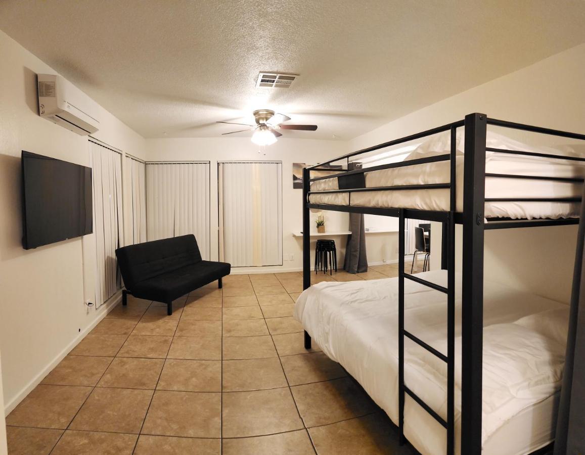Centrally Located, 4X Queen, 300 Mbps Internet With Backyard! Hemet Luaran gambar