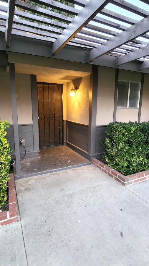 Centrally Located, 4X Queen, 300 Mbps Internet With Backyard! Hemet Luaran gambar