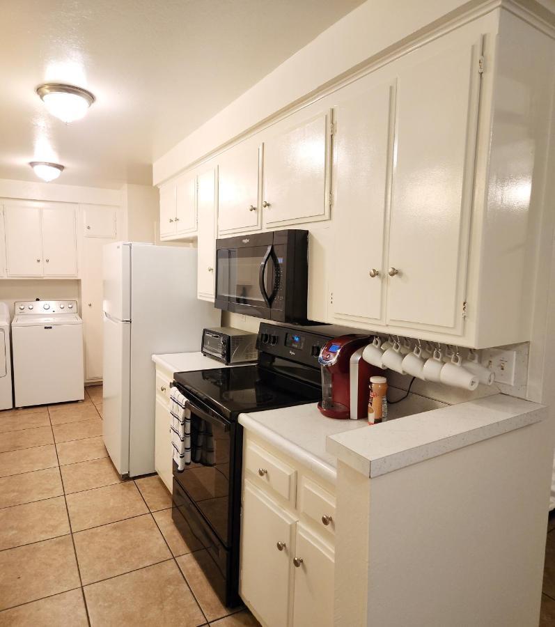 Centrally Located, 4X Queen, 300 Mbps Internet With Backyard! Hemet Luaran gambar
