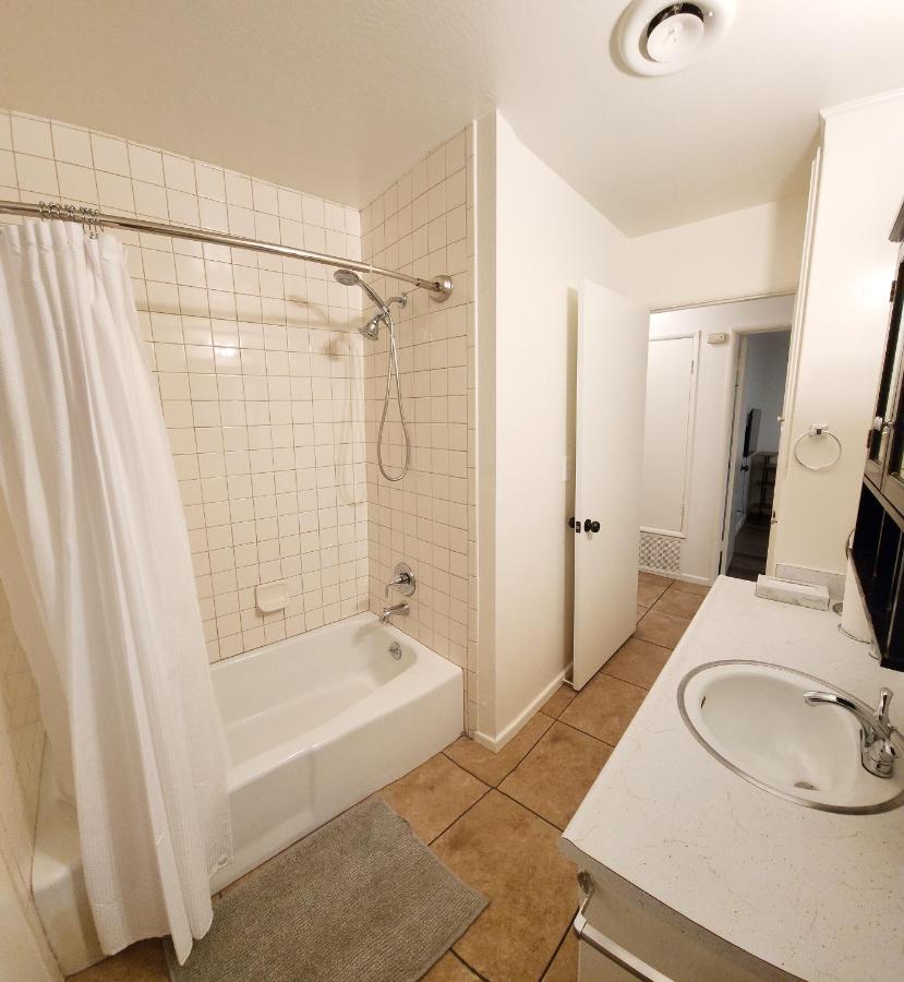 Centrally Located, 4X Queen, 300 Mbps Internet With Backyard! Hemet Luaran gambar