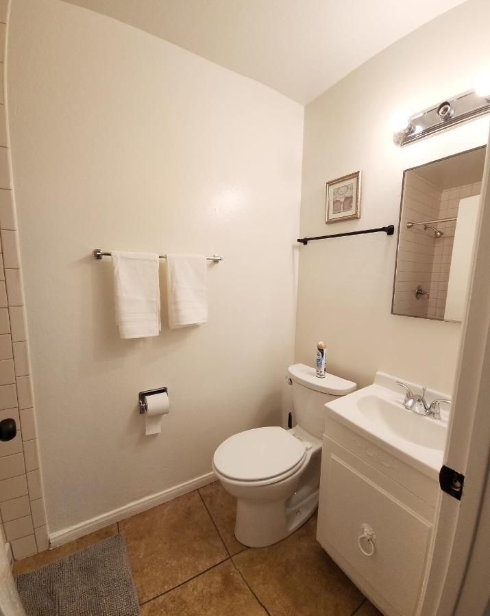Centrally Located, 4X Queen, 300 Mbps Internet With Backyard! Hemet Luaran gambar